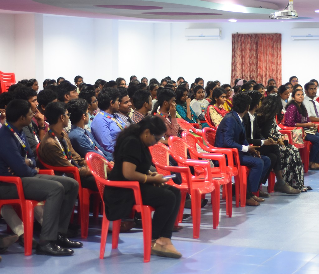 Engaged audience at U-EDU session